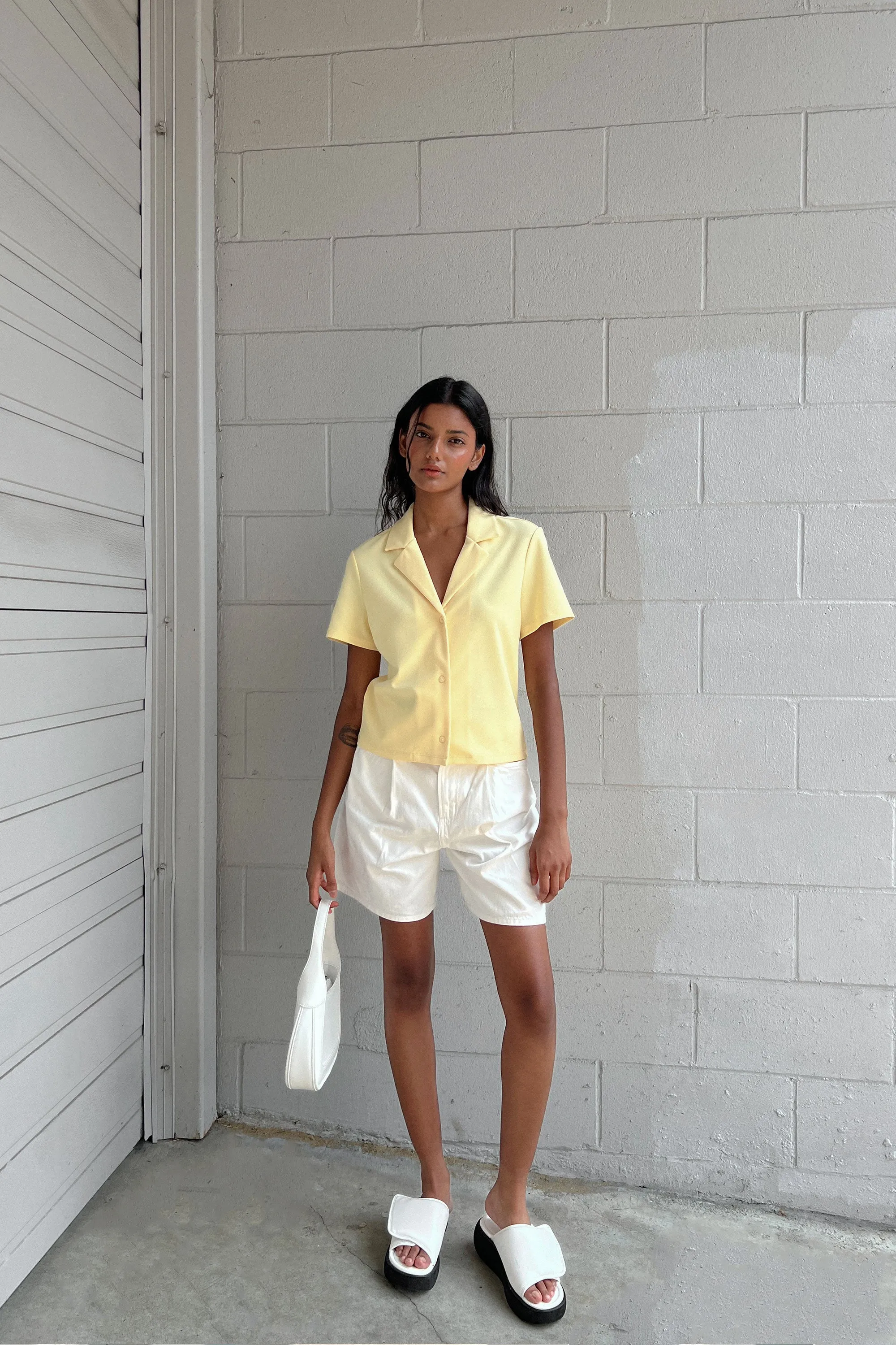 COLLARED BUTTON UP SHORT SLEEVE SHIRT