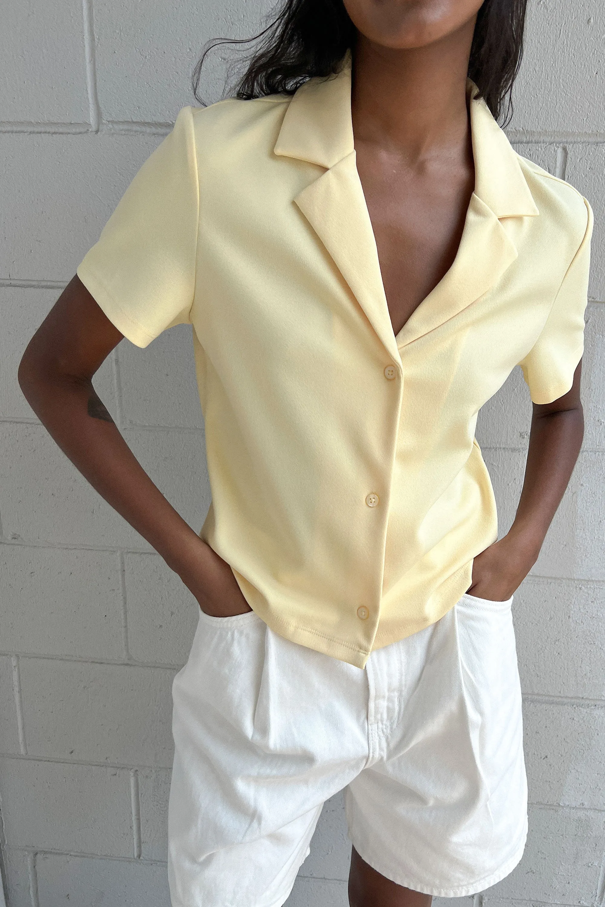 COLLARED BUTTON UP SHORT SLEEVE SHIRT